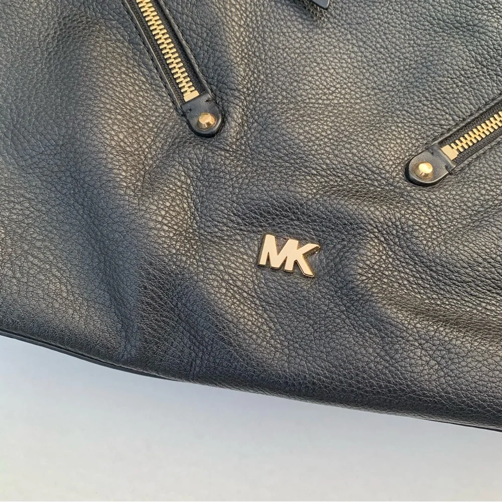 Michael Kors Evie Large Pebbled Shoulder Bag